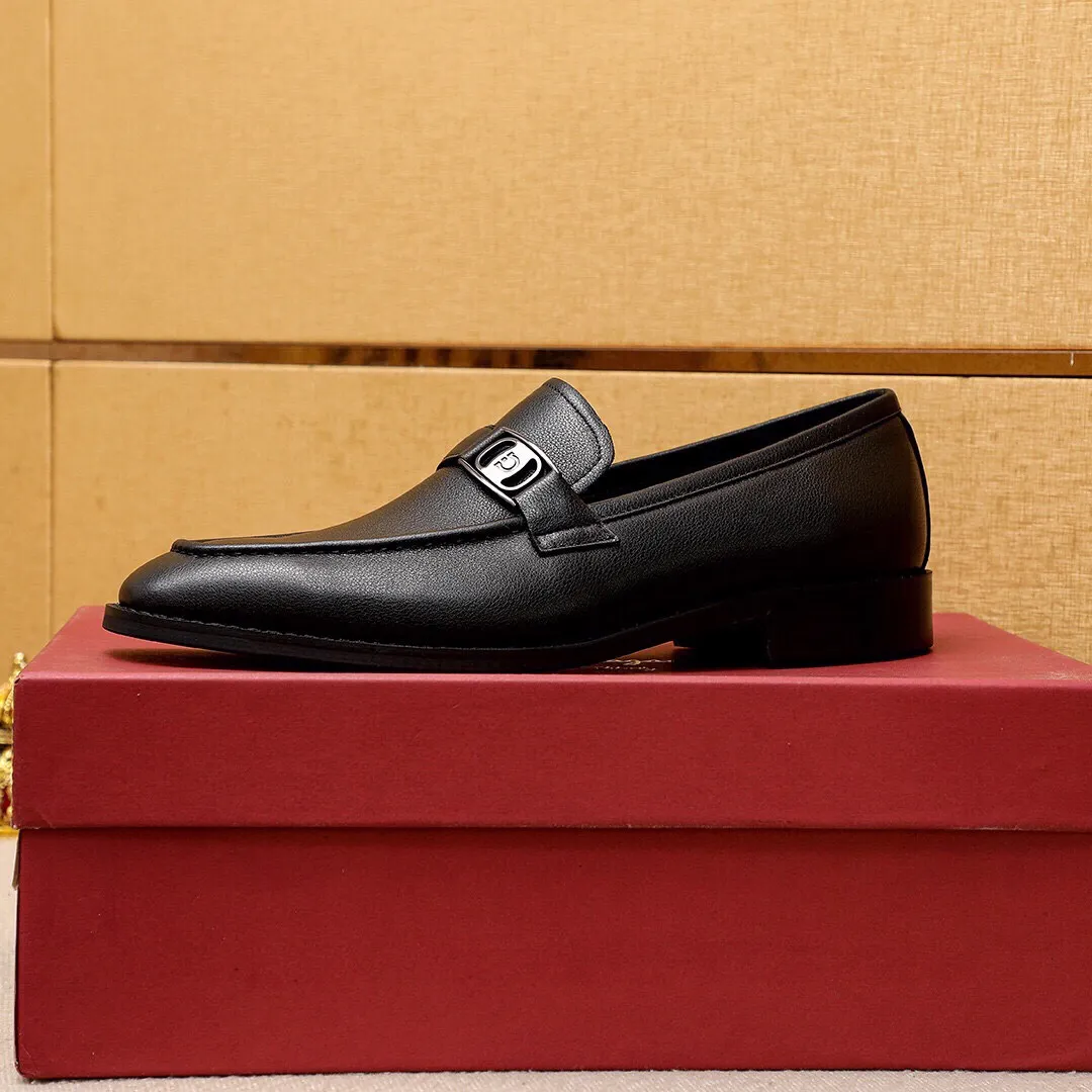 Men's shoes 💰400 💐 Product trademark: Ferragamo "Ferragamo" casual leather shoes Regular size: 39-44 (38.45.46🉑️customized) Product materials: Selected imported calfskin upper + classic hardware buckle, imported pig leather lining. Strong three-dimensional visual effect, non-slip and wear-resistant combination outsole Color: 1⃣️color optional